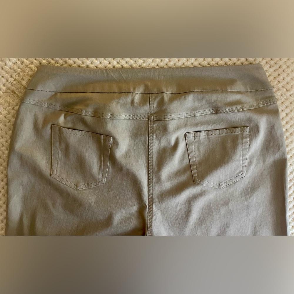 Women’s “Slim-sation by MULTIPLES” Slimming Khaki Capris - Picture 5 of 12